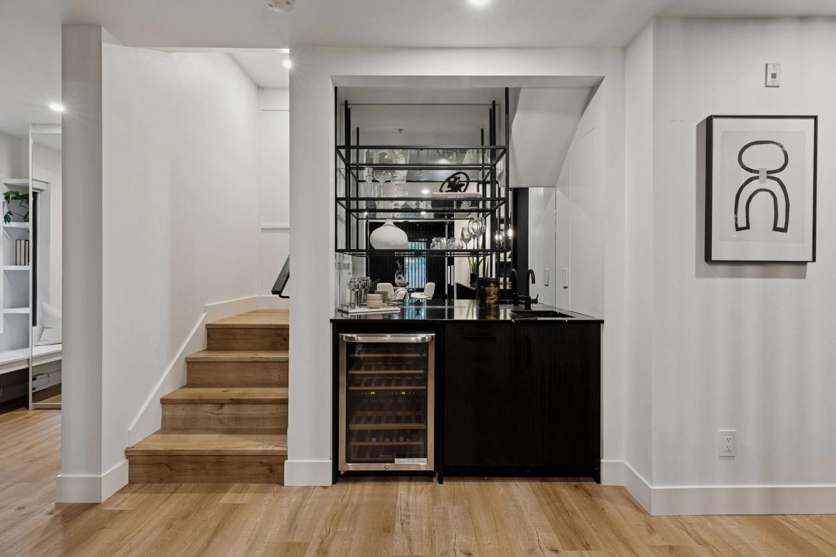Mudroom Photo of 104 2119 Yew Street, Vancouver, BC