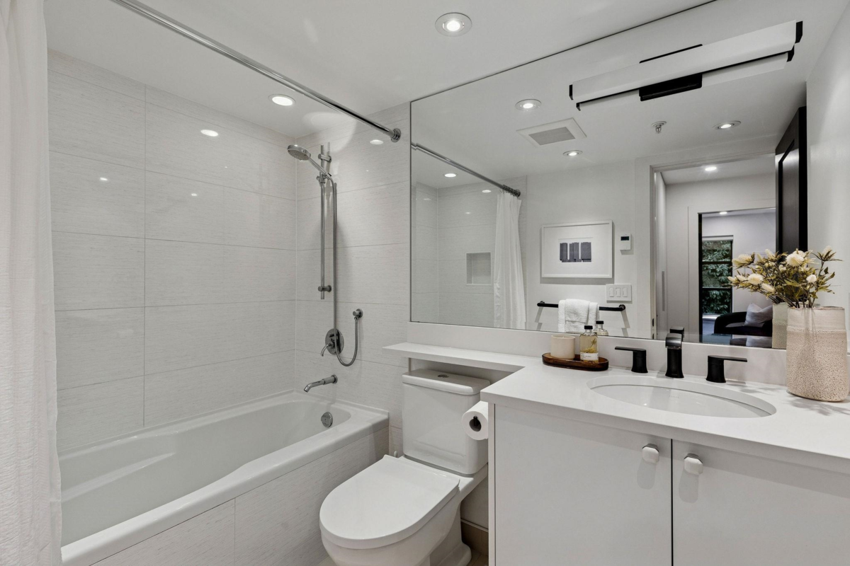 Outdoor Patio Photo of 104 2119 Yew Street, Vancouver, BC