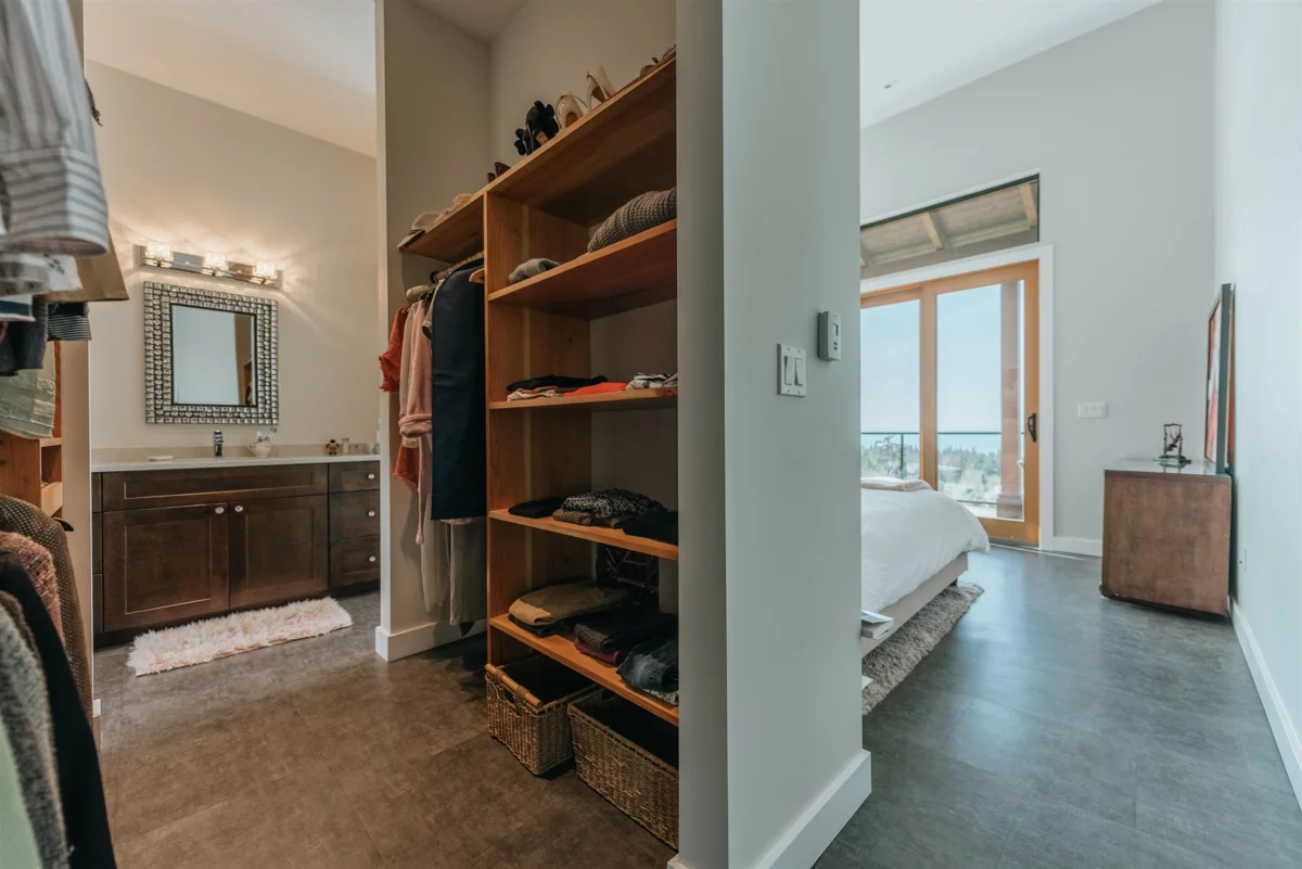 Entry Foyer Photo of 2247 Pixton Road, Roberts Creek, BC