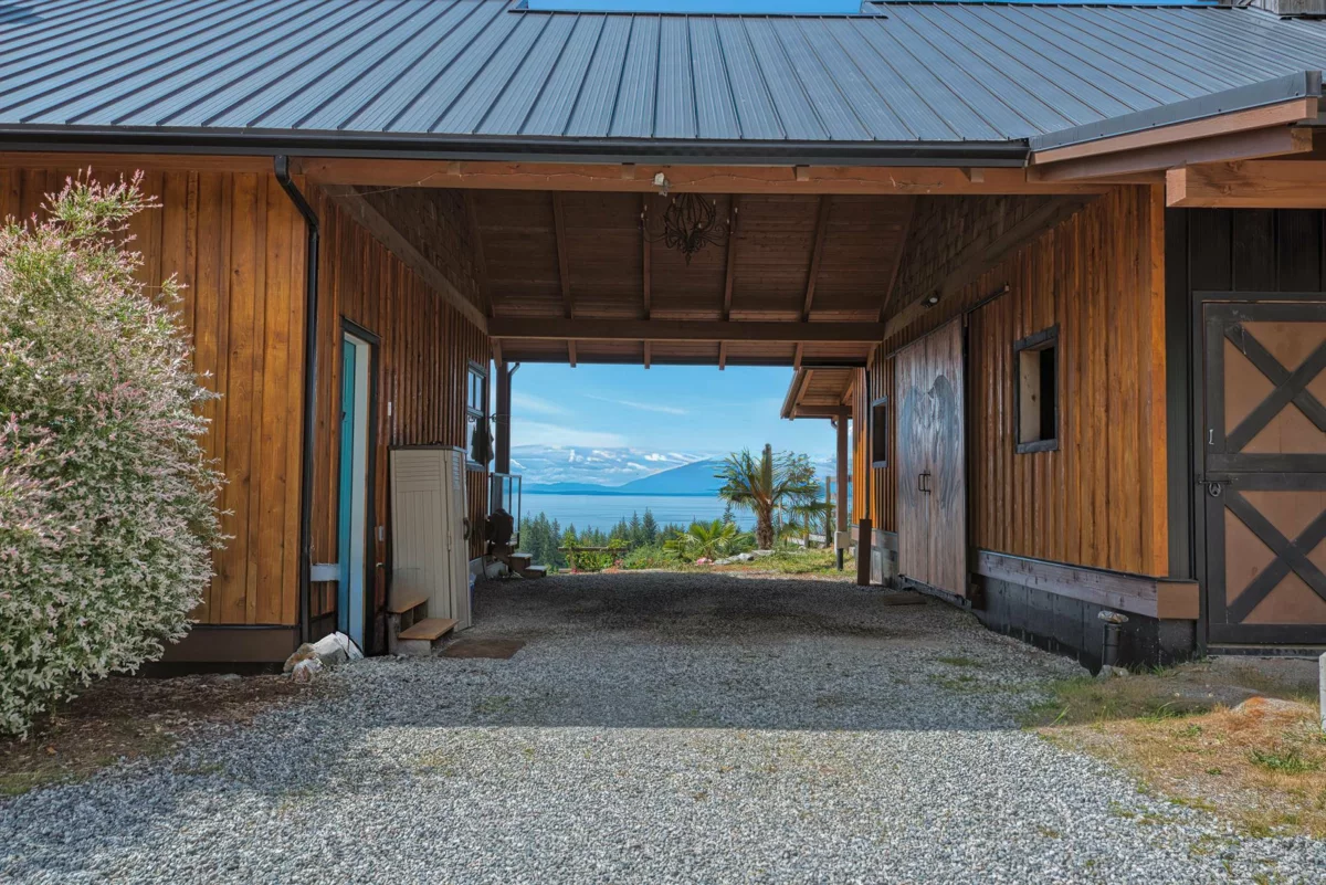Hot Tub / Spa Photo of 2247 Pixton Road, Roberts Creek, BC