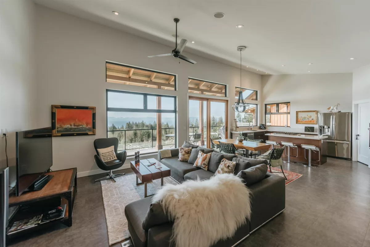 Primary Bathroom Photo of 2247 Pixton Road, Roberts Creek, BC