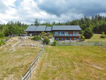 2247 Pixton Road, Roberts Creek, BC, Roberts Creek — Single Family Residence for sale