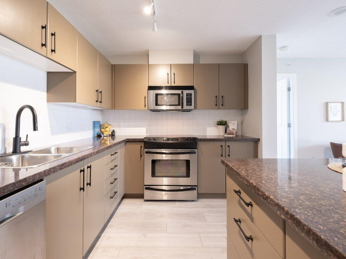 Kitchen Photo of 1005 2088 Madison Avenue, Burnaby, BC