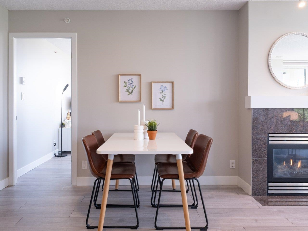 Living Room Photo of 1005 2088 Madison Avenue, Burnaby, BC