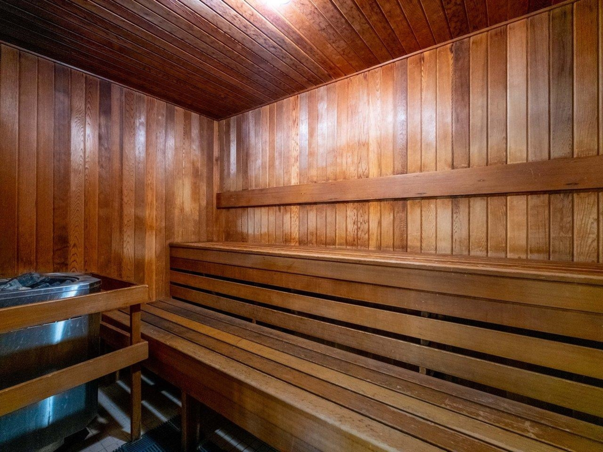 Walk-In Closet Photo of 1005 2088 Madison Avenue, Burnaby, BC