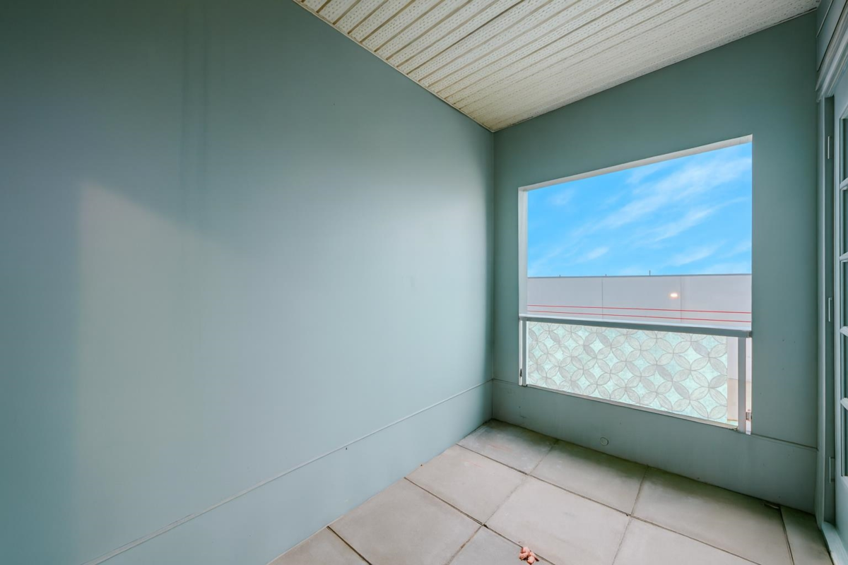 Front Yard Photo of 201 19897 56 Avenue, Langley, BC