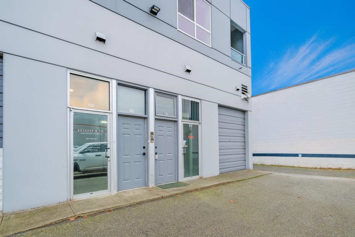 Kitchen Island Photo of 201 19897 56 Avenue, Langley, BC