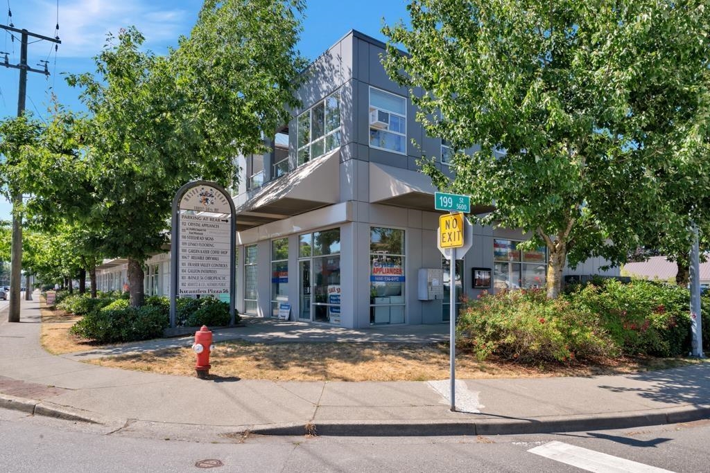 Living Room Photo of 201 19897 56 Avenue, Langley, BC