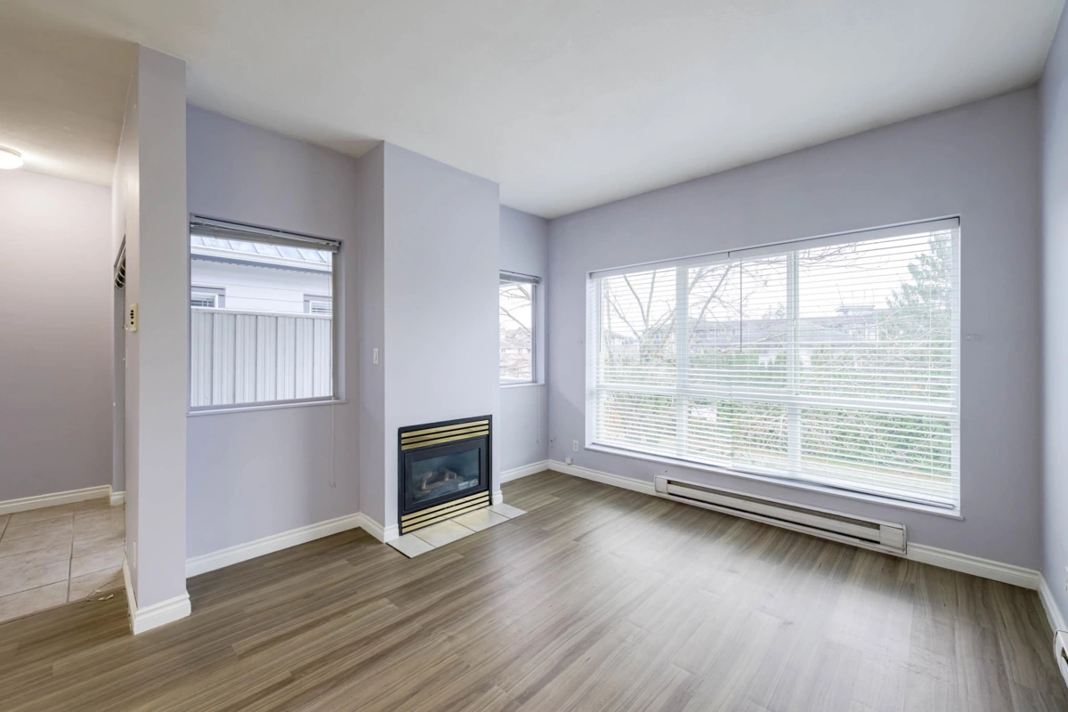 Primary Bathroom Photo of 201 19897 56 Avenue, Langley, BC