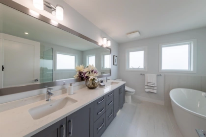 Guest Bathroom Photo of 16586 21 Avenue, Surrey, BC