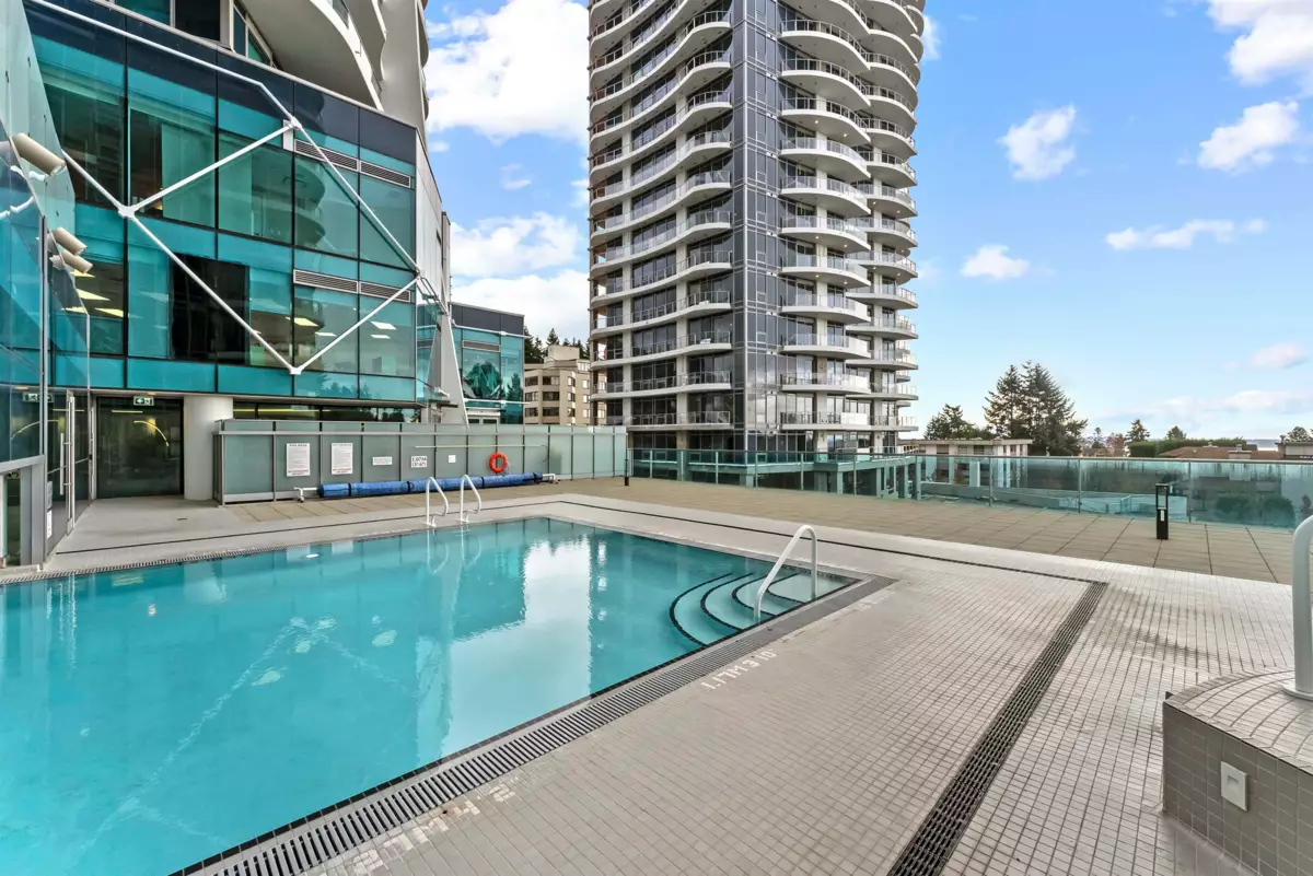 Entry Foyer Photo of 803 1501 Foster Street, White Rock, BC