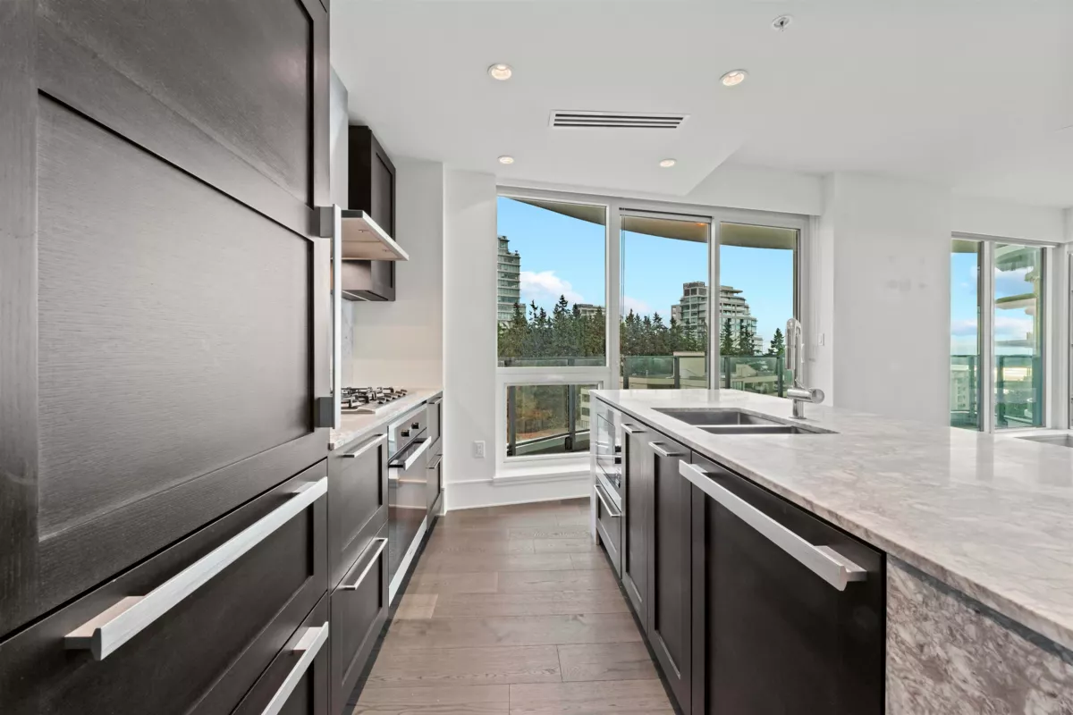 Family Room Photo of 803 1501 Foster Street, White Rock, BC