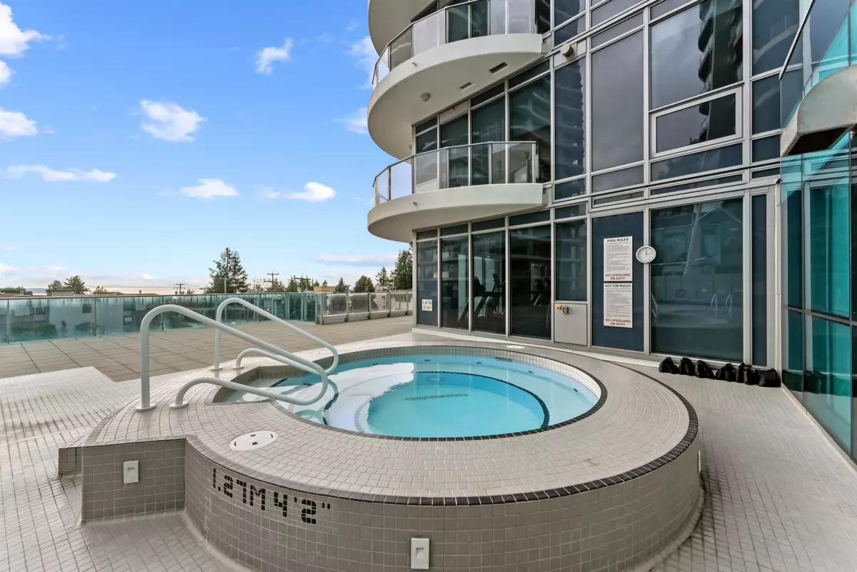 Hallway Photo of 803 1501 Foster Street, White Rock, BC