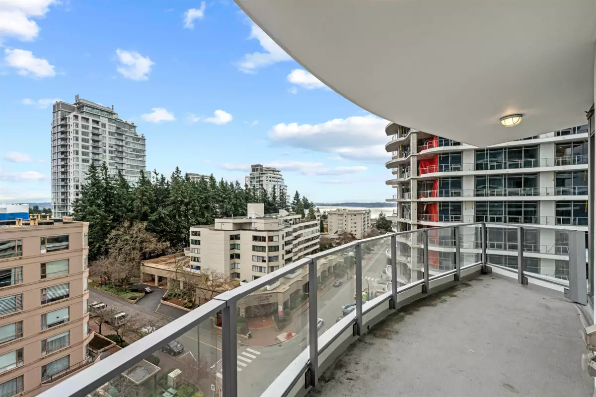 Powder Room Photo of 803 1501 Foster Street, White Rock, BC