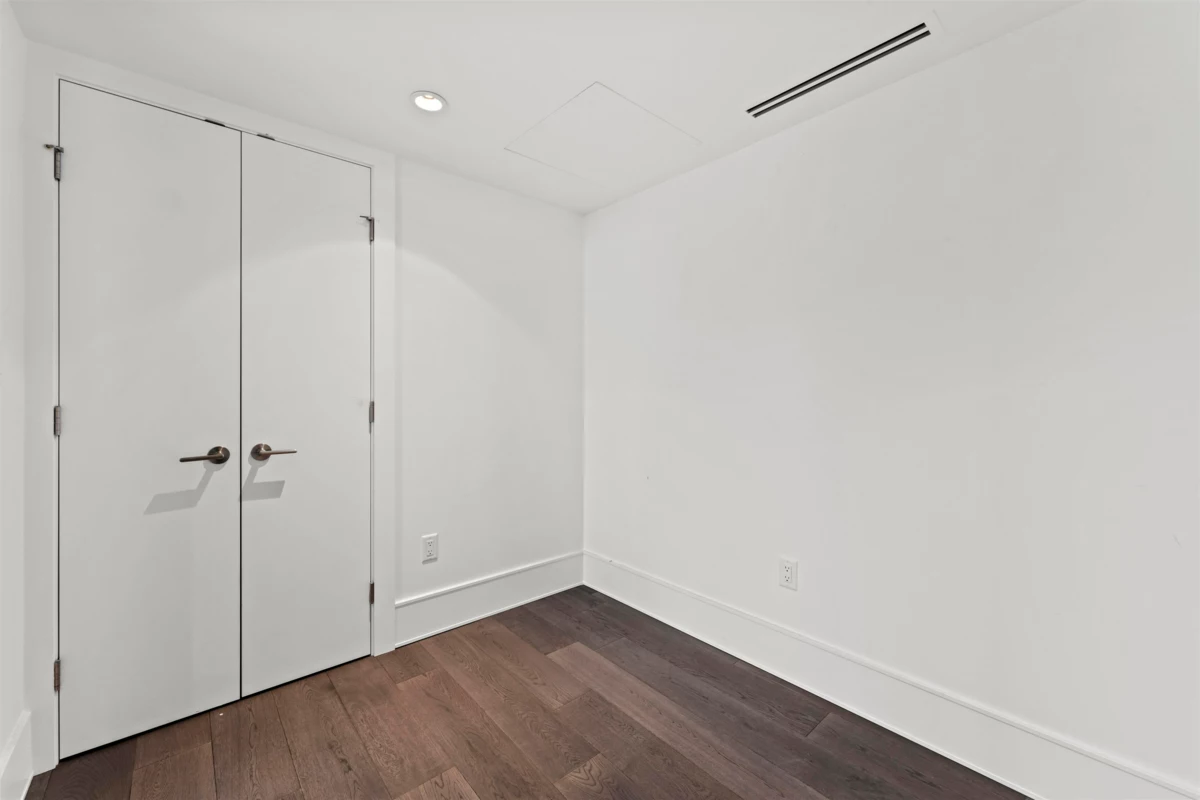 Primary Bathroom Photo of 803 1501 Foster Street, White Rock, BC