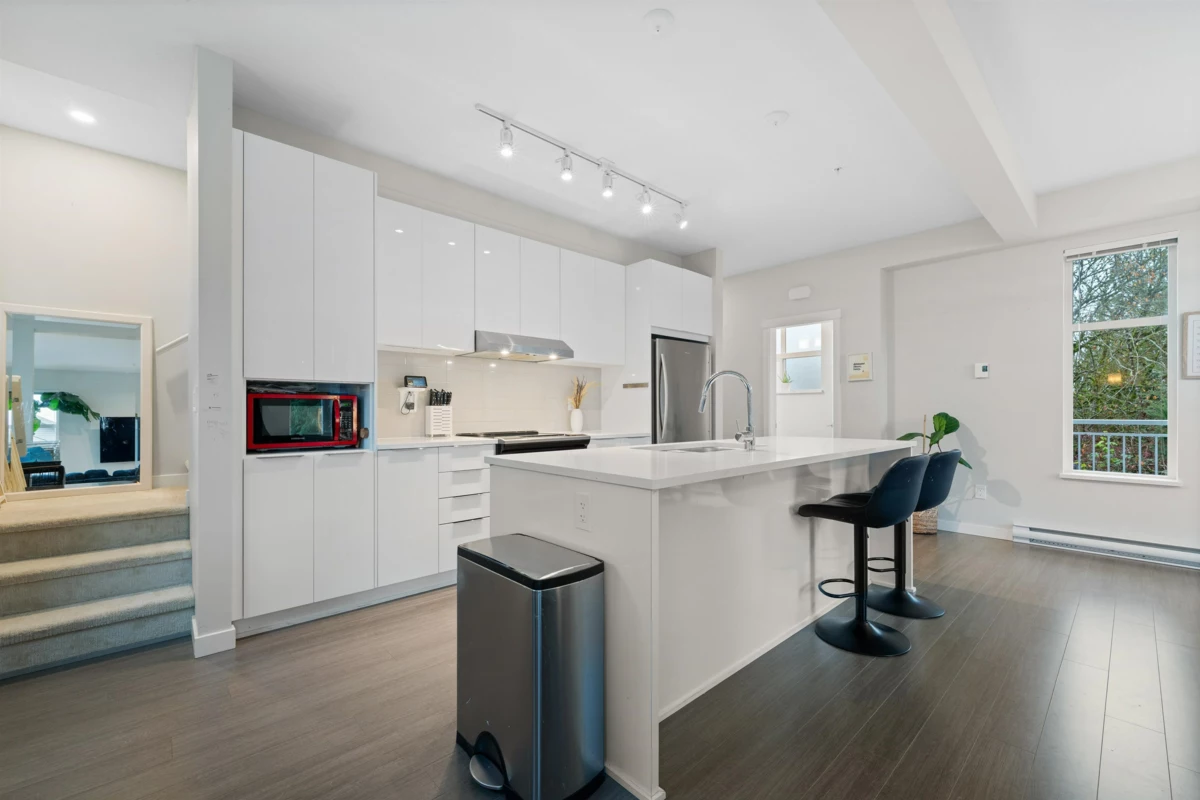 Kitchen Photo of 1904 11295 Pazarena Place, Maple Ridge, BC