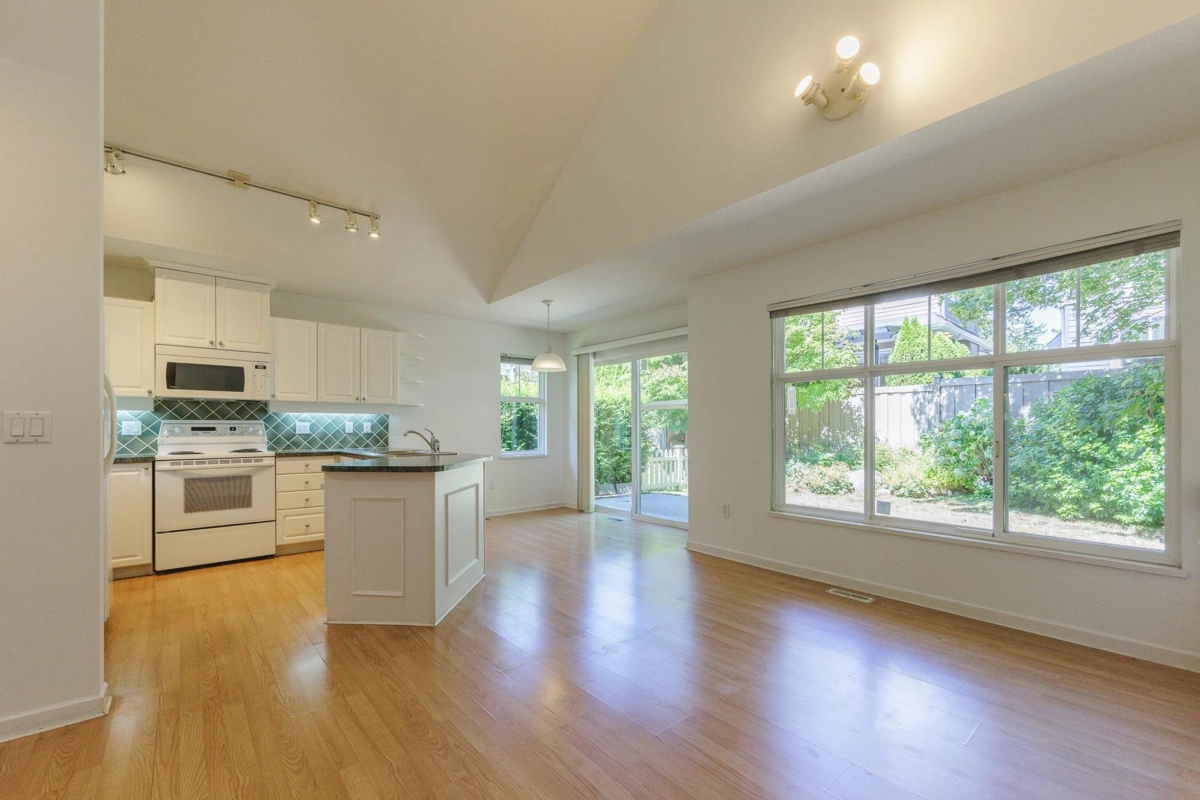 Breakfast Nook Photo of 31 14877 33 Avenue, Surrey, BC