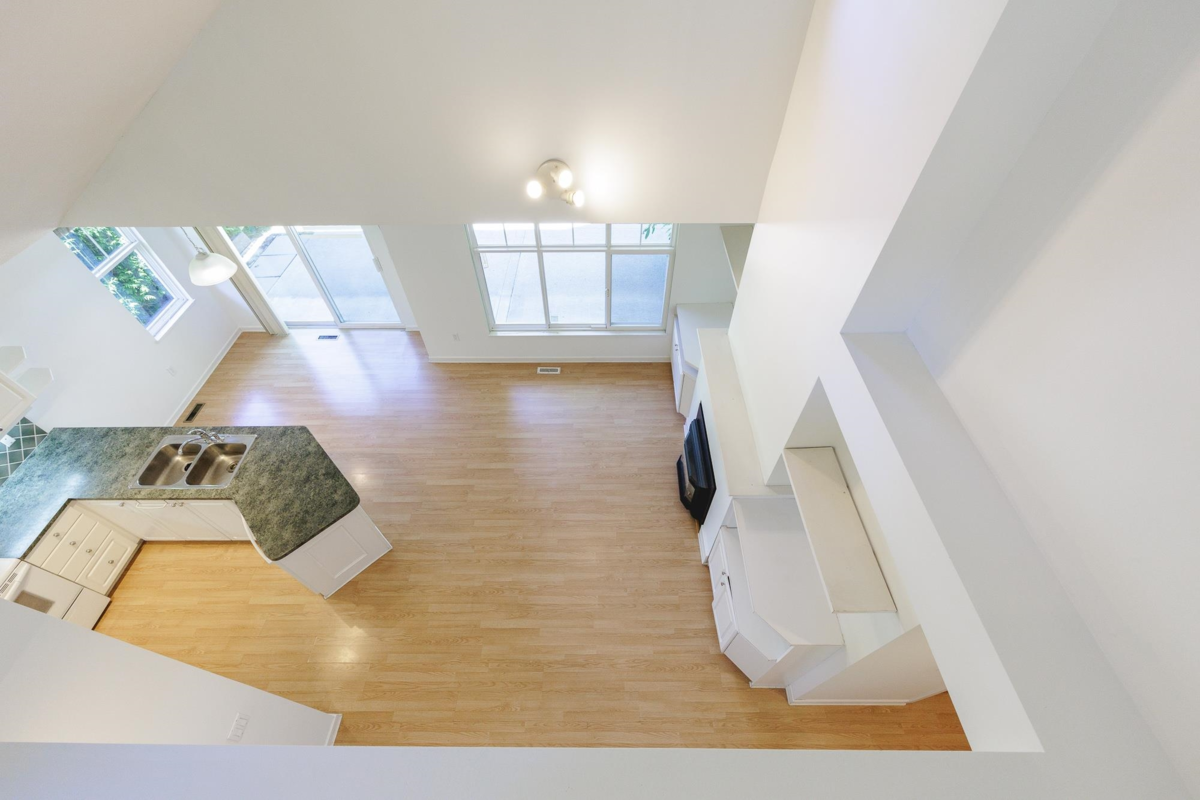 Hallway Photo of 31 14877 33 Avenue, Surrey, BC