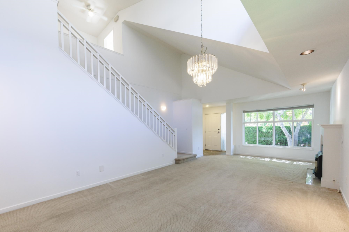 Kitchen Island Photo of 31 14877 33 Avenue, Surrey, BC