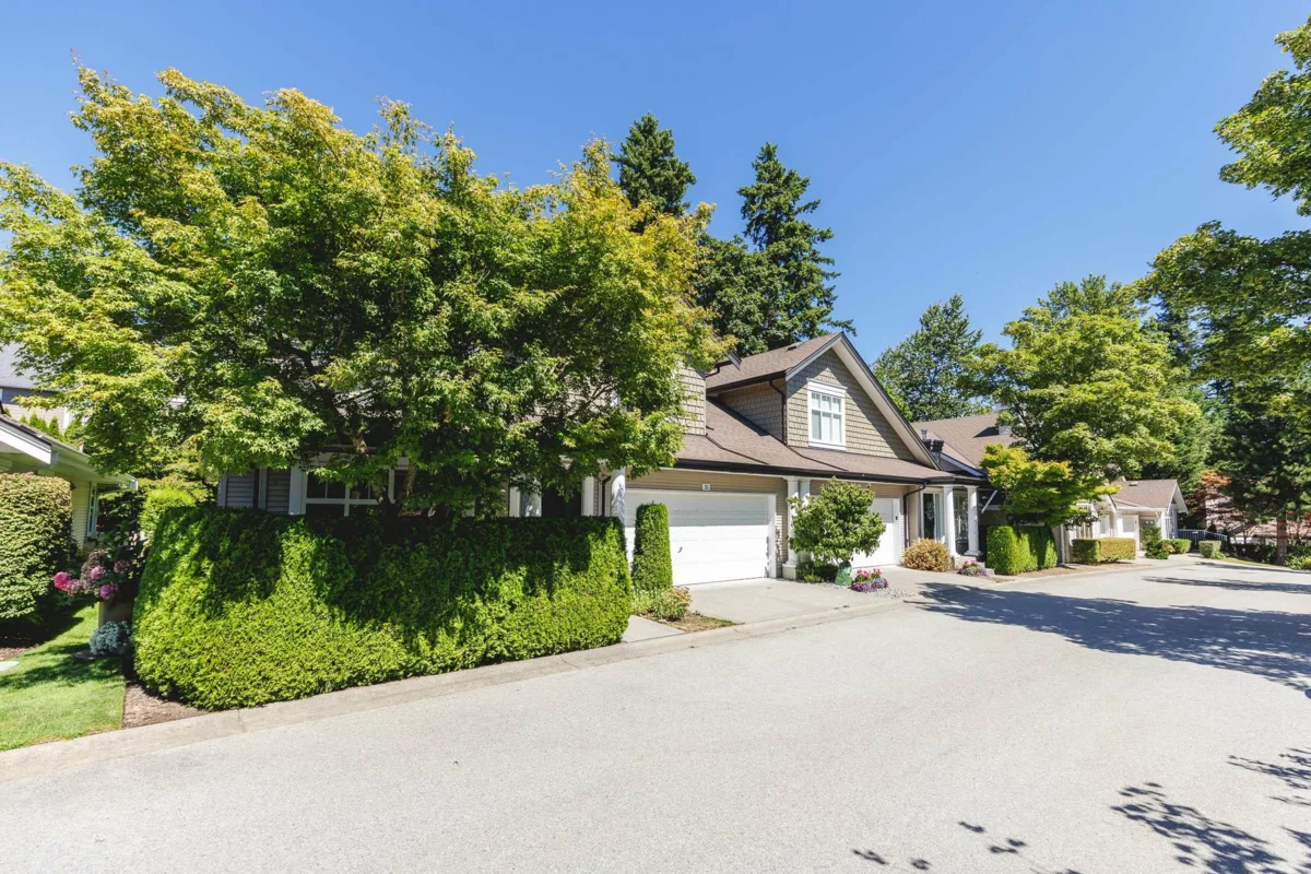 Living Room Photo of 31 14877 33 Avenue, Surrey, BC