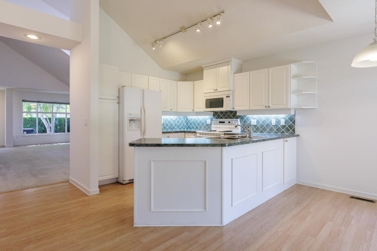 Primary Bathroom Photo of 31 14877 33 Avenue, Surrey, BC