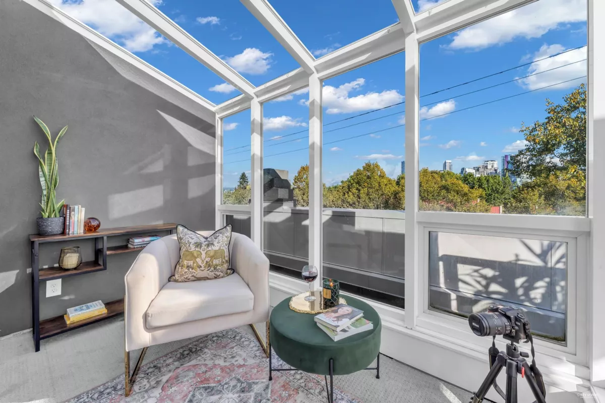 Backyard Photo of 2243 Oak Street, Vancouver, BC