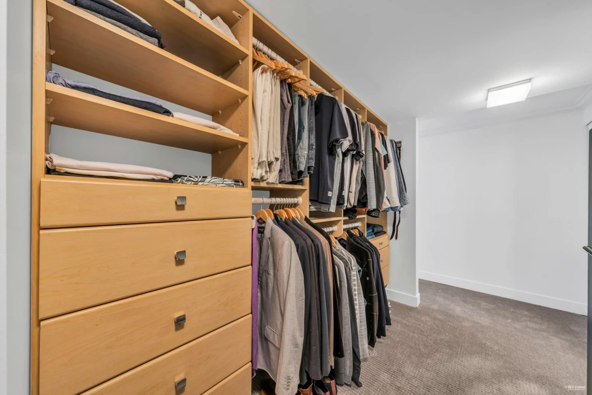 Entry Foyer Photo of 2243 Oak Street, Vancouver, BC