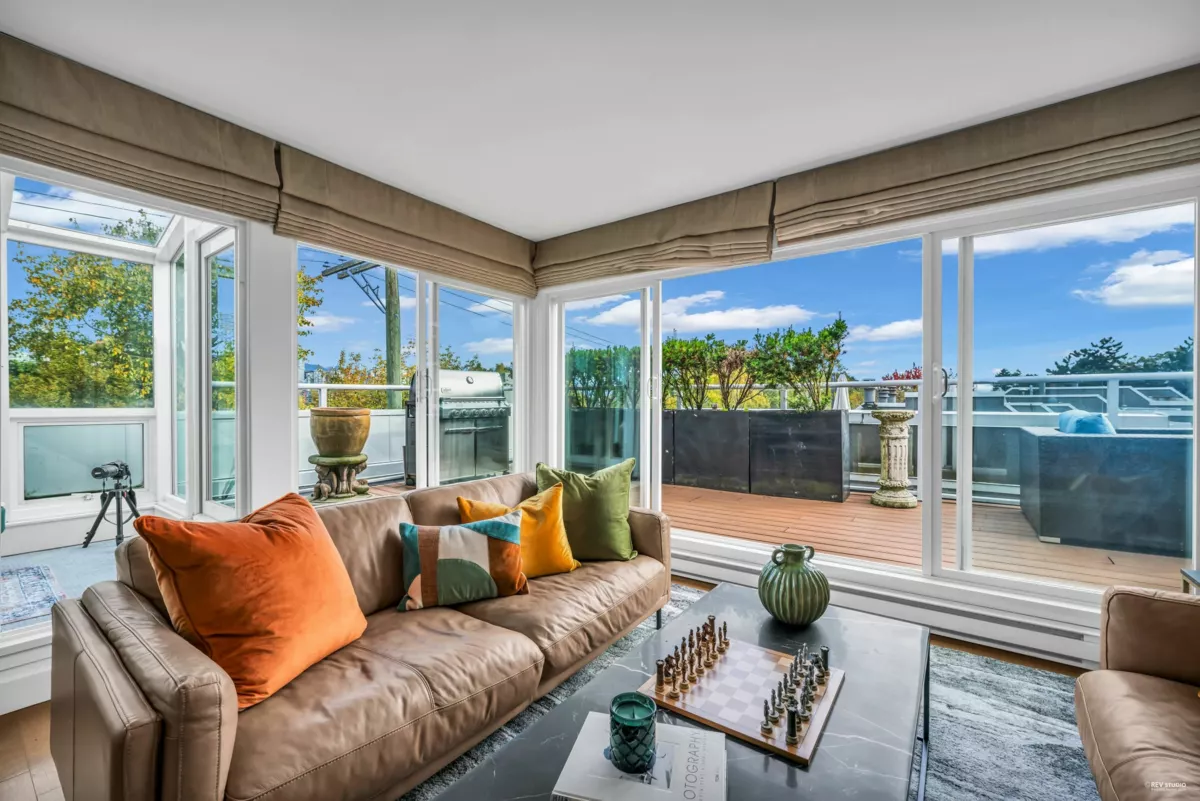 Family Room Photo of 2243 Oak Street, Vancouver, BC