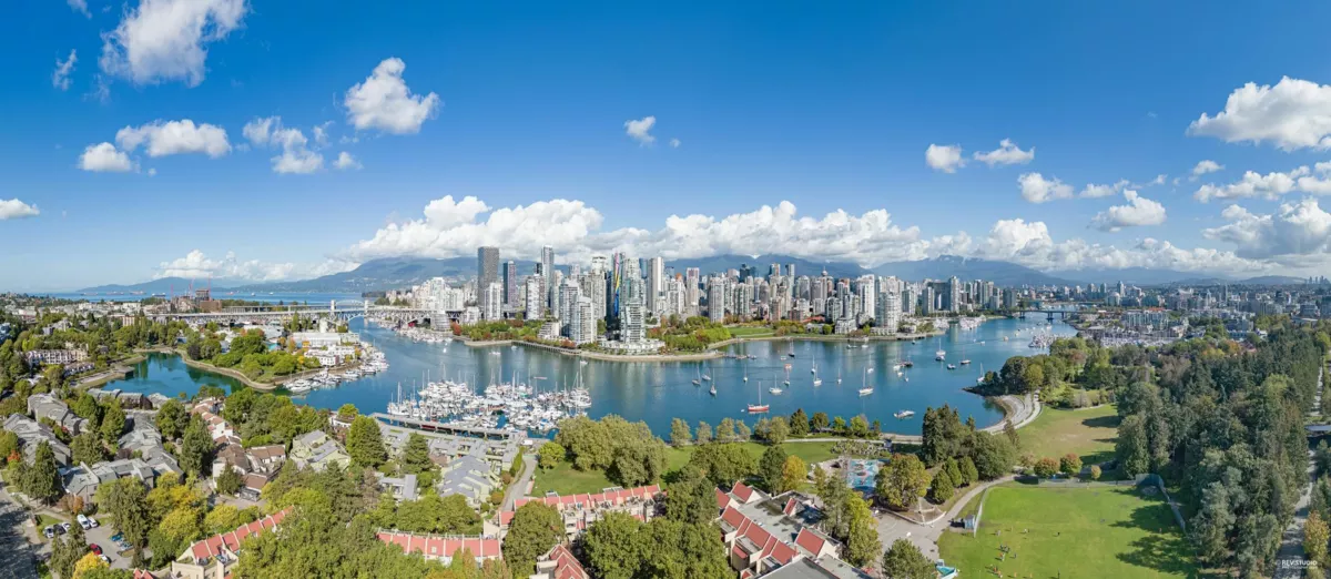 Garden / Landscaping Photo of 2243 Oak Street, Vancouver, BC