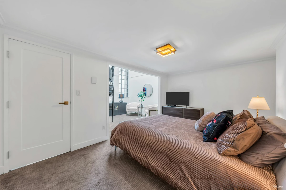 Guest Bathroom Photo of 2243 Oak Street, Vancouver, BC