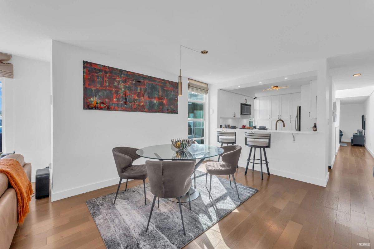Kitchen Island Photo of 2243 Oak Street, Vancouver, BC