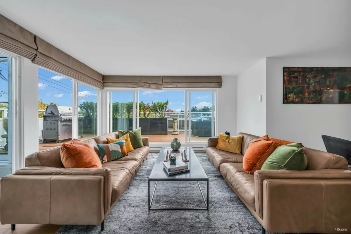 Living Room Photo of 2243 Oak Street, Vancouver, BC