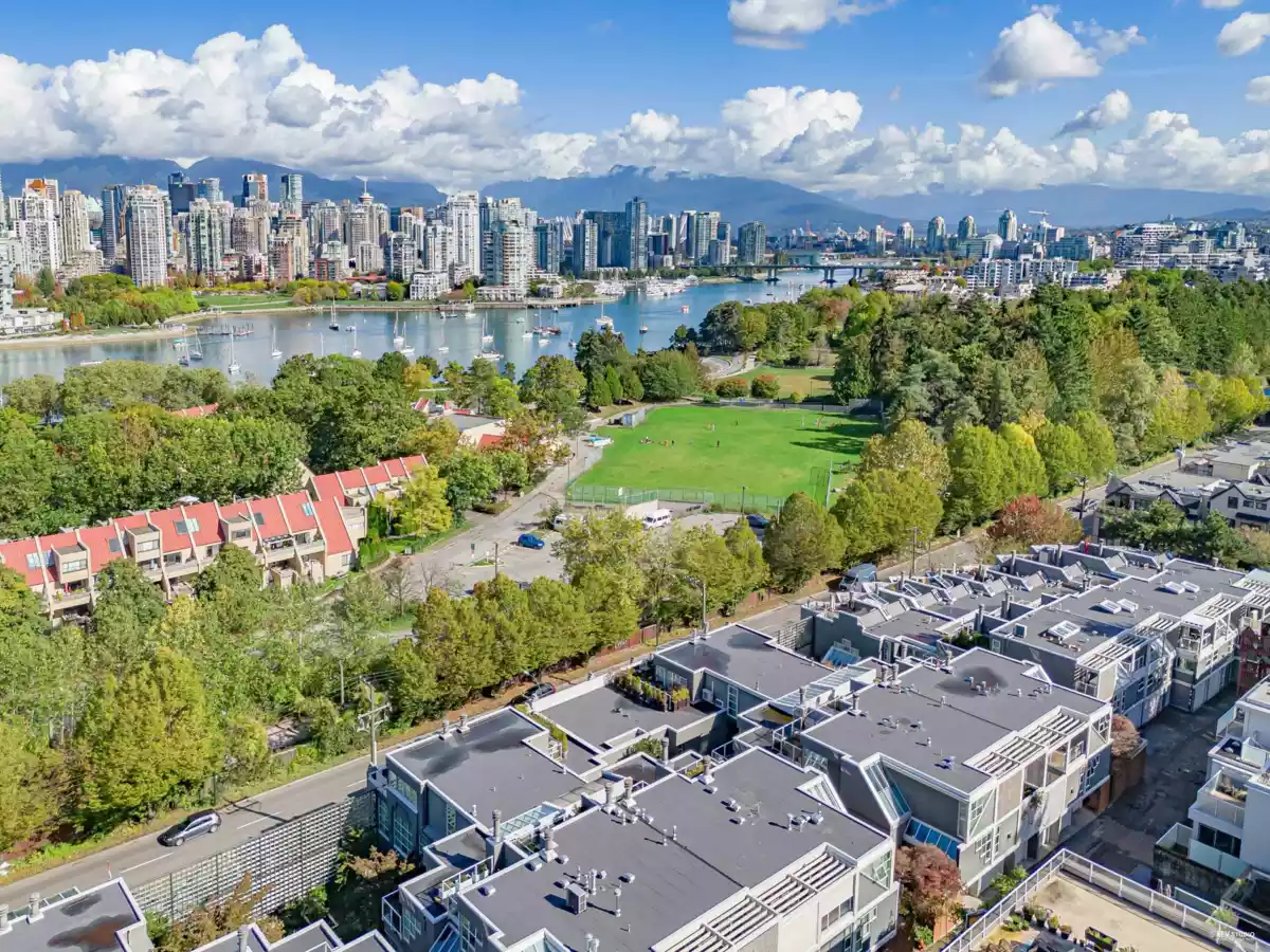 Outdoor Kitchen Photo of 2243 Oak Street, Vancouver, BC