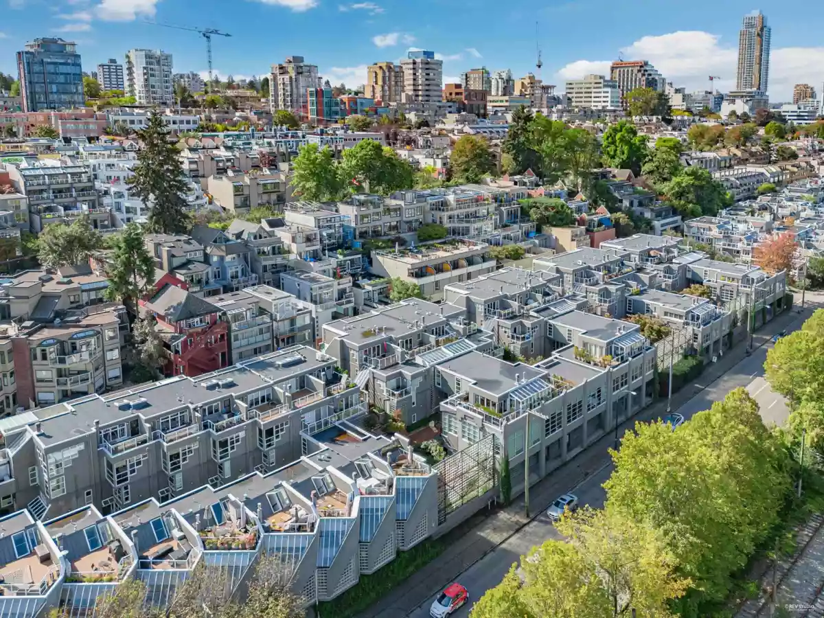 Swimming Pool Photo of 2243 Oak Street, Vancouver, BC