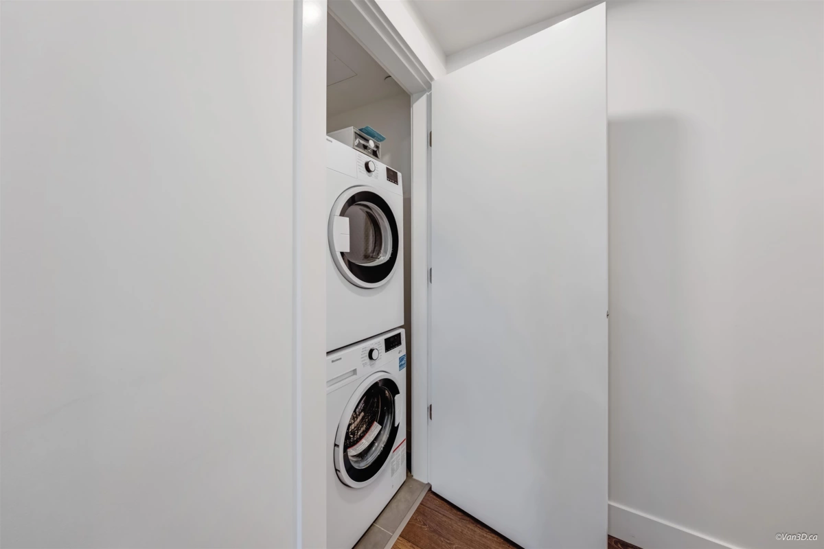 Backyard Photo of 1608 4711 Hazel Street, Burnaby, BC