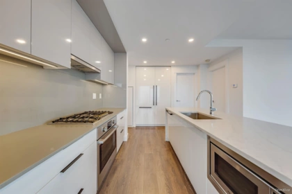 1608 4711 Hazel Street, Burnaby, BC