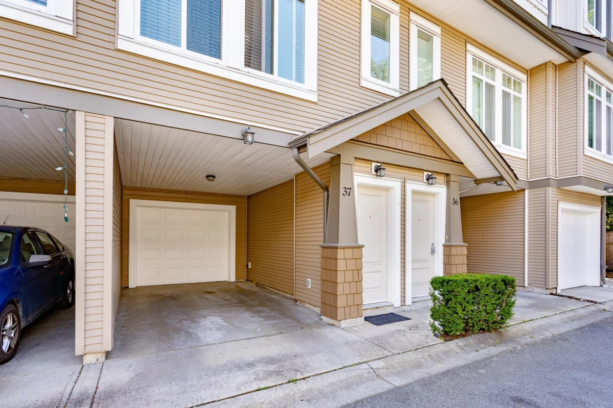 Living Room Photo of 37 8250 209b Street, Langley, BC