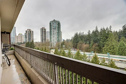 Breakfast Nook Photo of 904 5932 Patterson Avenue, Burnaby, BC