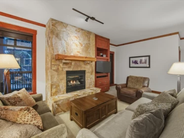 221 2202 Gondola Way, Whistler, BC, Whistler — Apartment/Condo for sale