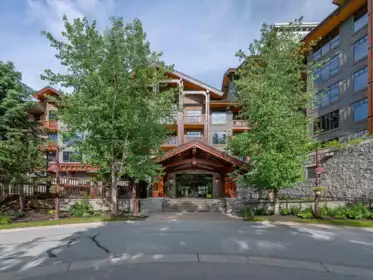 221 2202 Gondola Way, Whistler, BC, Whistler Creek — 2 bed apartment/condo for sale