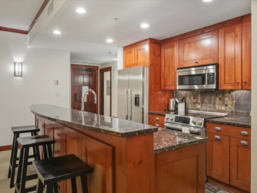 Kitchen Island Photo of 221 2202 Gondola Way, Whistler, BC