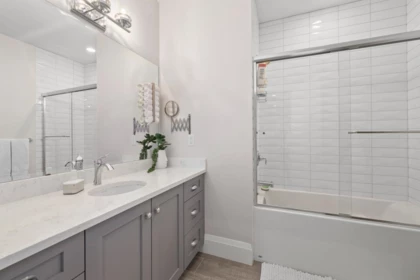 Hallway Photo of 2736 Aquila Drive, Abbotsford, BC