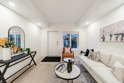 Entry Foyer Photo of 105 918 W 32nd Avenue, Vancouver, BC