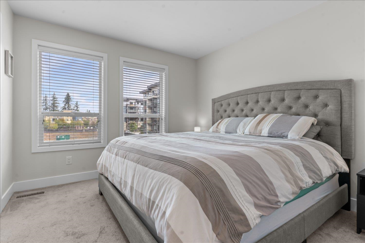 Basement Recreation Room Photo of 10 45500 Campus Drive, Chilliwack, BC