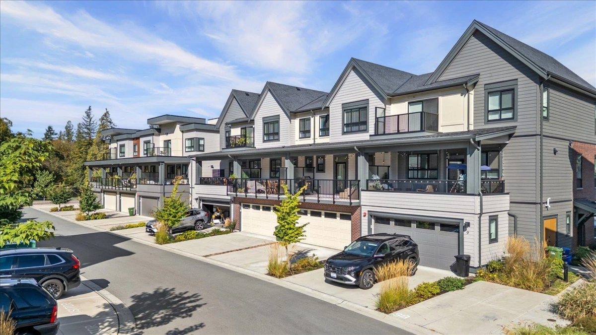 Swimming Pool Photo of 10 45500 Campus Drive, Chilliwack, BC