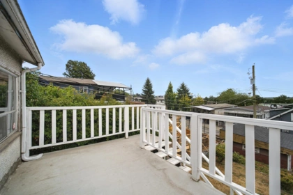 Laundry Room Photo of 966 E 64th Avenue, Vancouver, BC