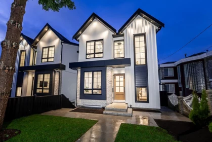 2 8667 Armstrong Avenue, Burnaby, BC