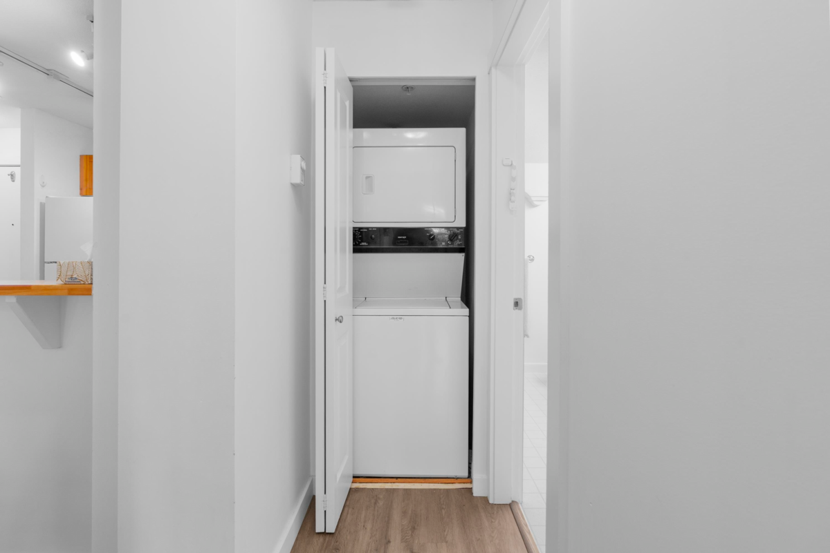 Entry Foyer Photo of 212 1432 Parkway Boulevard, Coquitlam, BC