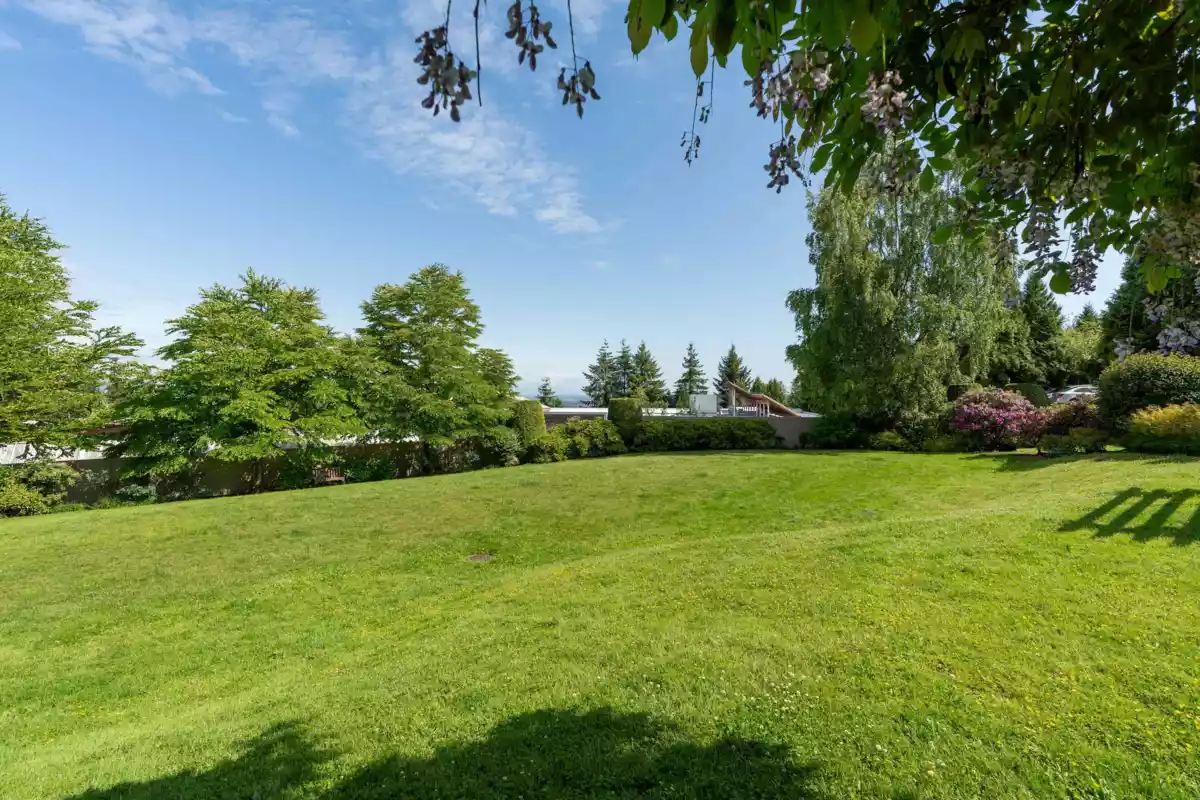 Garden / Landscaping Photo of 212 1432 Parkway Boulevard, Coquitlam, BC