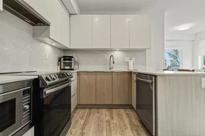 Kitchen Photo of 308 13969 96 Avenue, Surrey, BC